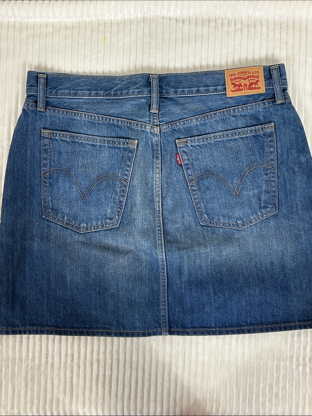 Levi’s iconic denim Jean mini skirt size 32
